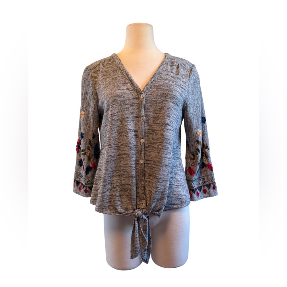 Fig and‎ Flower Gray Button-Front Blouse with Embroidery